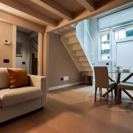 Apartament Joivy Superb Loft For 4 Near Sempione Park *